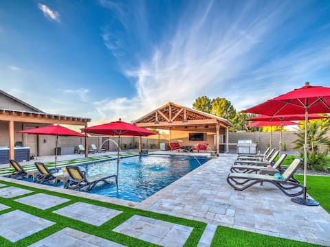 Grand Oasis, 1/2 Acre High-End Haven, Near Golf!
