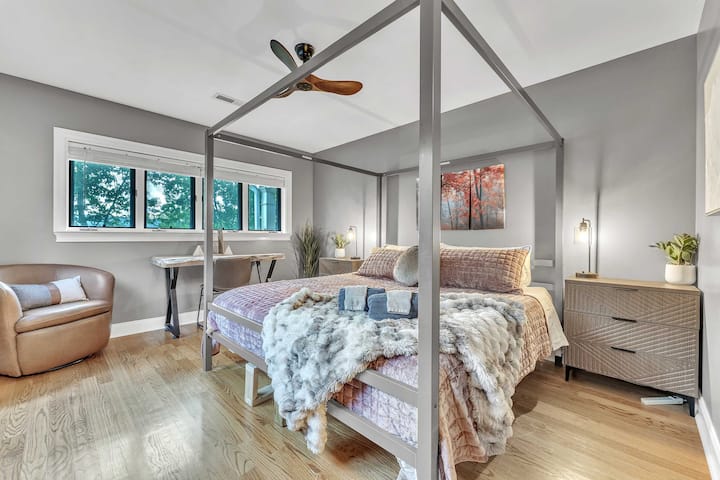 ห้องนอน # 1 - ชั้นบน (เตียงคิงไซส์) 