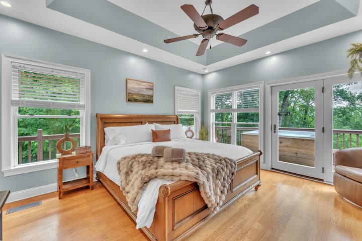 ห้องนอนใหญ่ - ชั้นหลัก (เตียงคิงไซส์) 