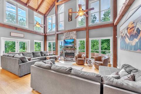 The Retreat at Wildwood - Hot Tub, Theater, & Deck