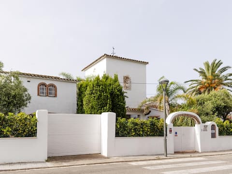 Charming Villa Domingo: Beach, Portaventura & Golf