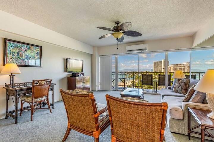 2 Bedroom Deluxe Ocean View – Waikīkī Shore 802 gallery image 3