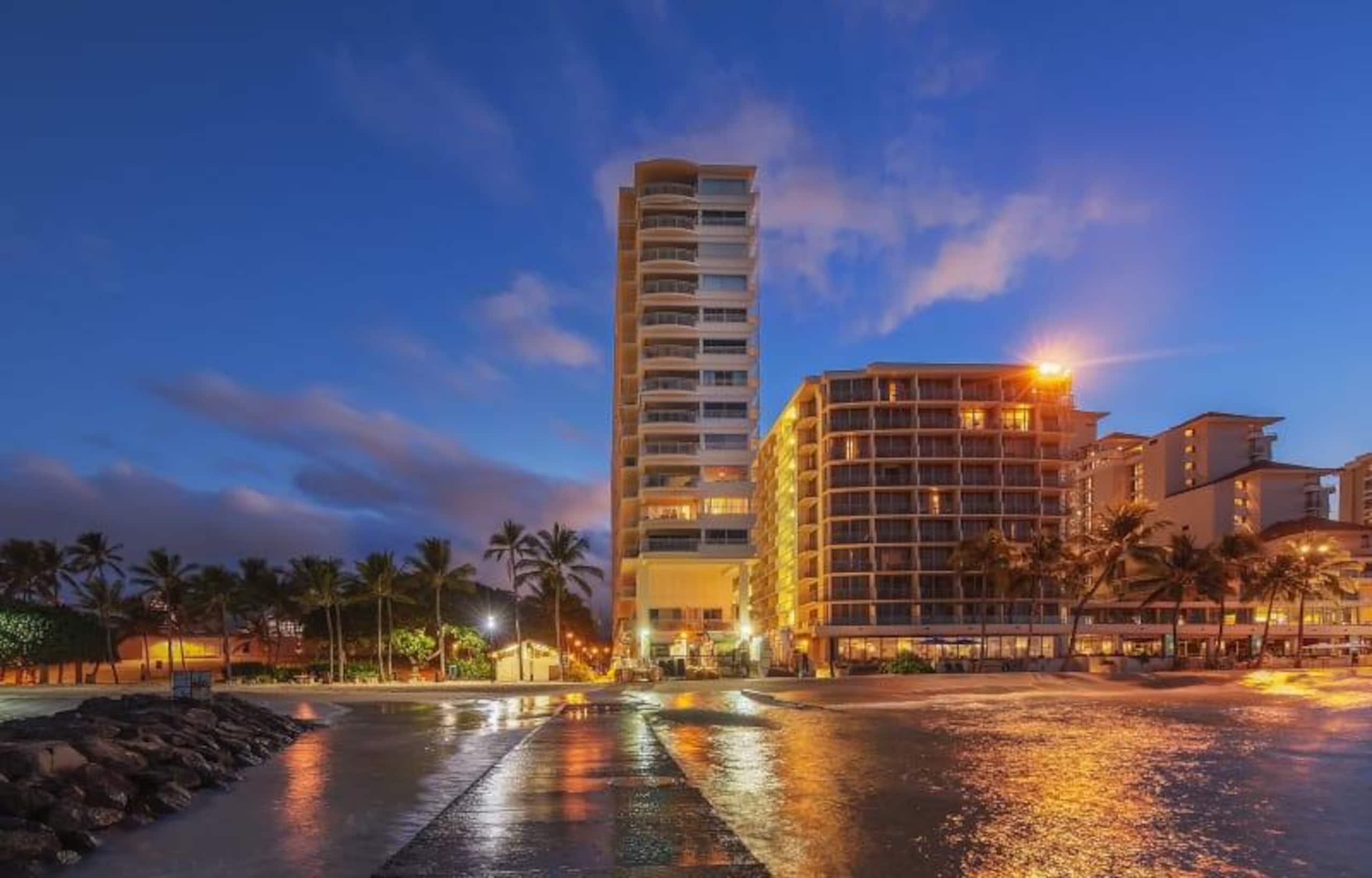 Condo in Honolulu · ★4.68 · 2 bedrooms · 3 beds · 2 shared baths - Image 15