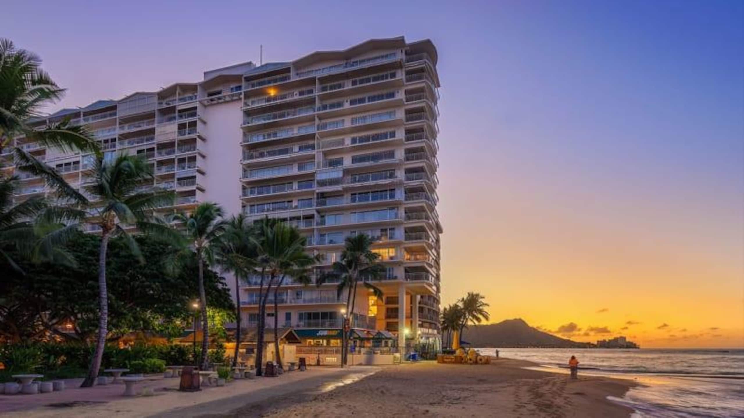 Condo in Honolulu · ★4.68 · 2 bedrooms · 3 beds · 2 shared baths - Image 21