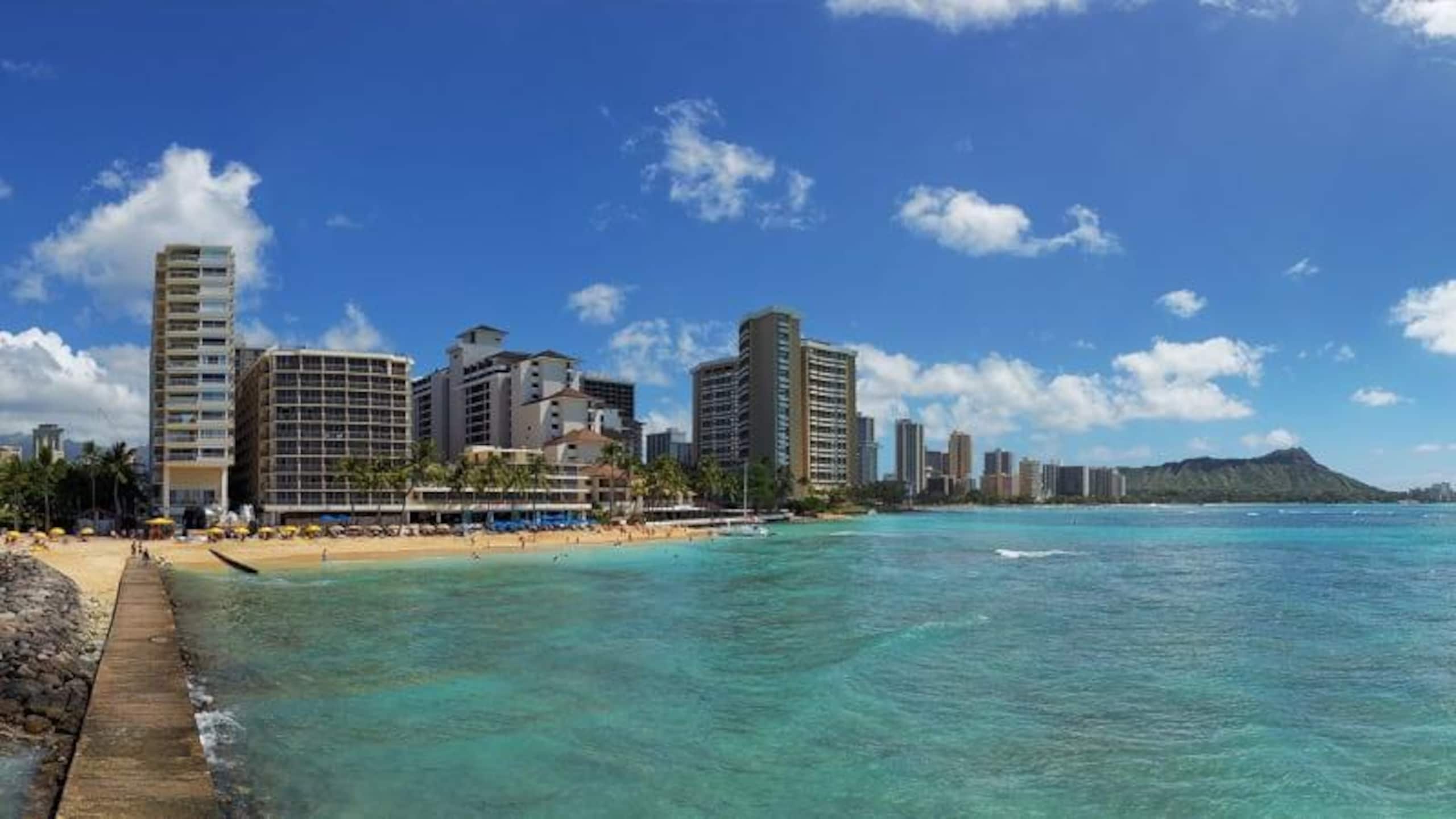 Condo in Honolulu · ★4.68 · 2 bedrooms · 3 beds · 2 shared baths - Image 22