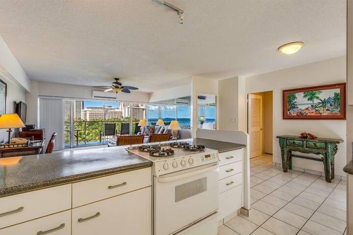 2 Bedroom Deluxe Ocean View – Waikīkī Shore 802 gallery image 4