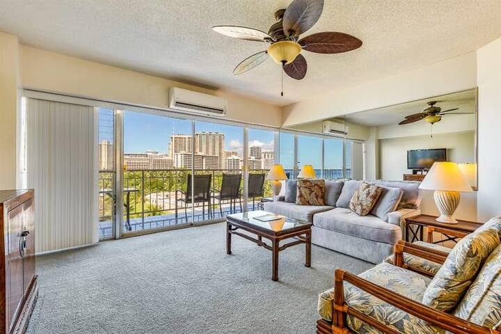2 Bedroom Deluxe Ocean View – Waikīkī Shore 802 gallery image 2