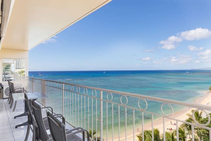2 Bedroom Deluxe Ocean View – Waikīkī Shore 802