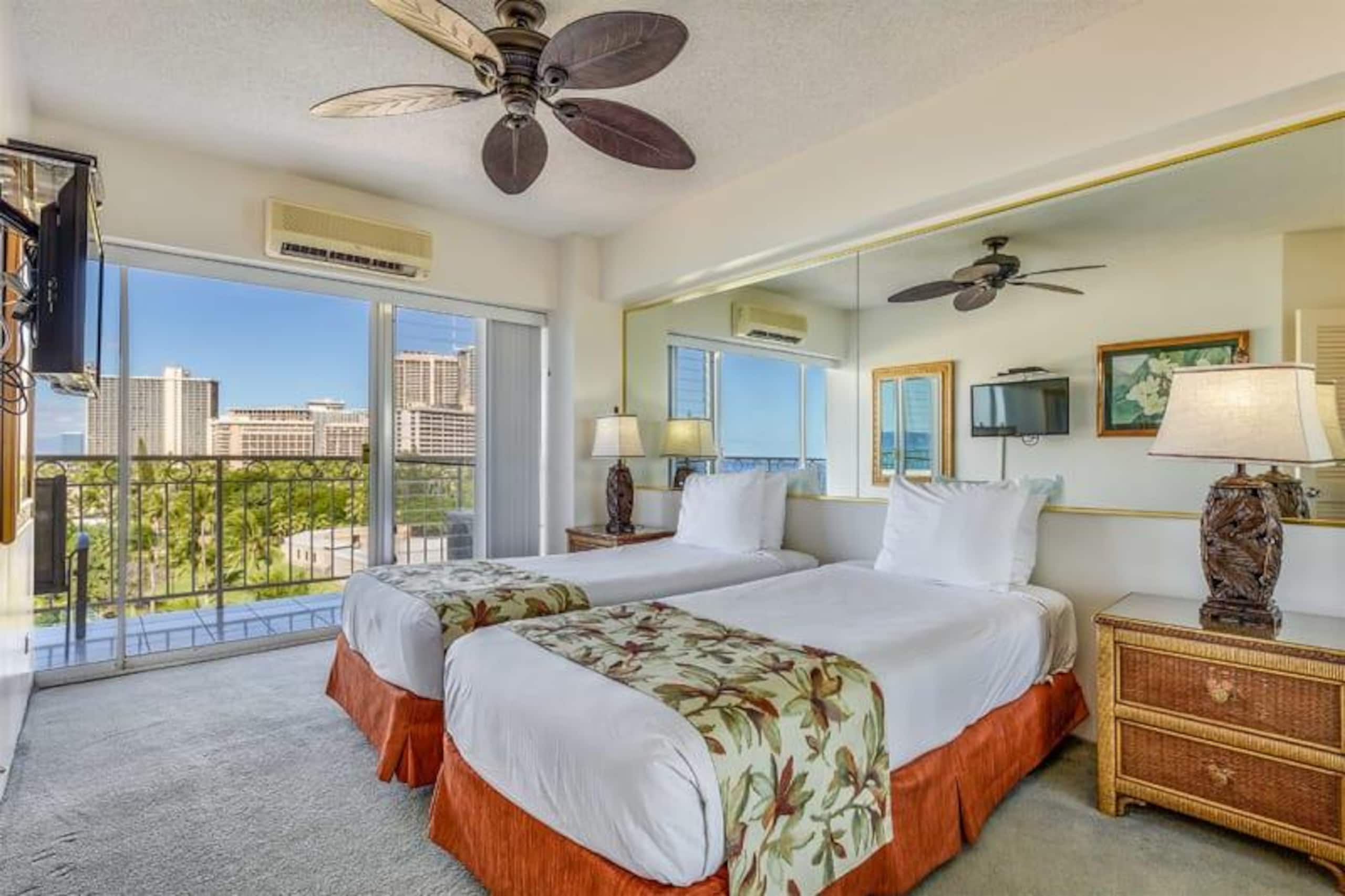 Condo in Honolulu · ★4.68 · 2 bedrooms · 3 beds · 2 shared baths - Image 10