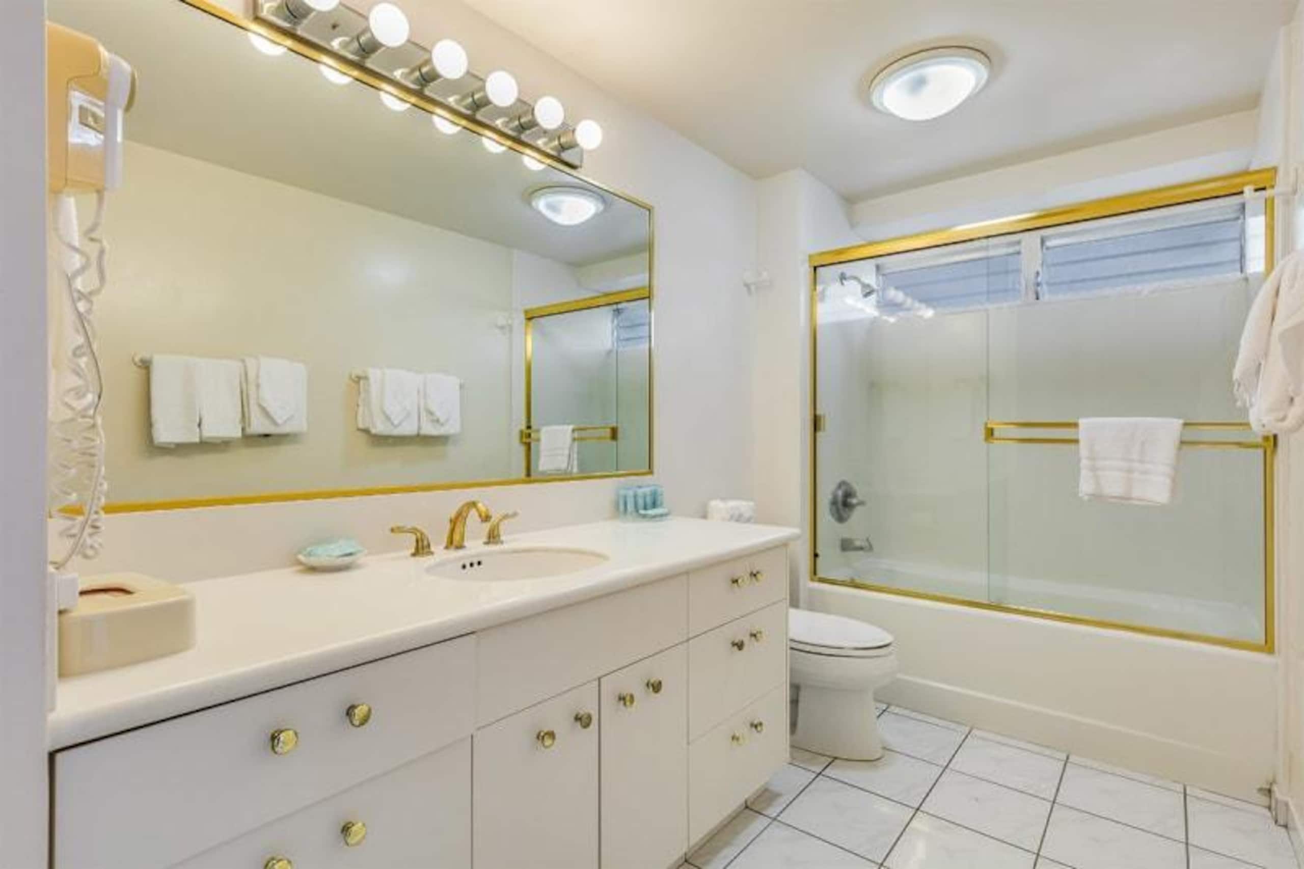 Condo in Honolulu · ★4.68 · 2 bedrooms · 3 beds · 2 shared baths - Image 9