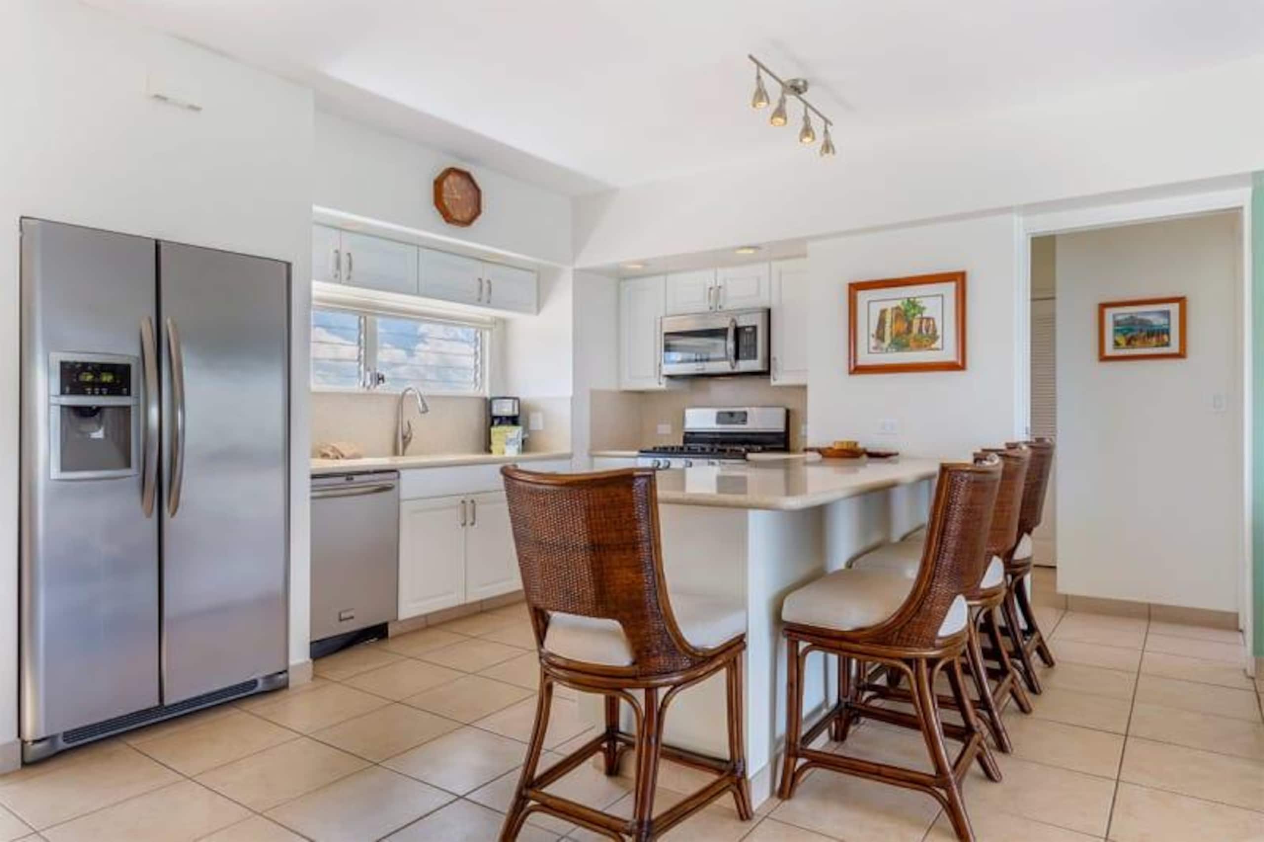 Condo in Honolulu · ★4.69 · 2 bedrooms · 3 beds · 2 private baths - Image 2
