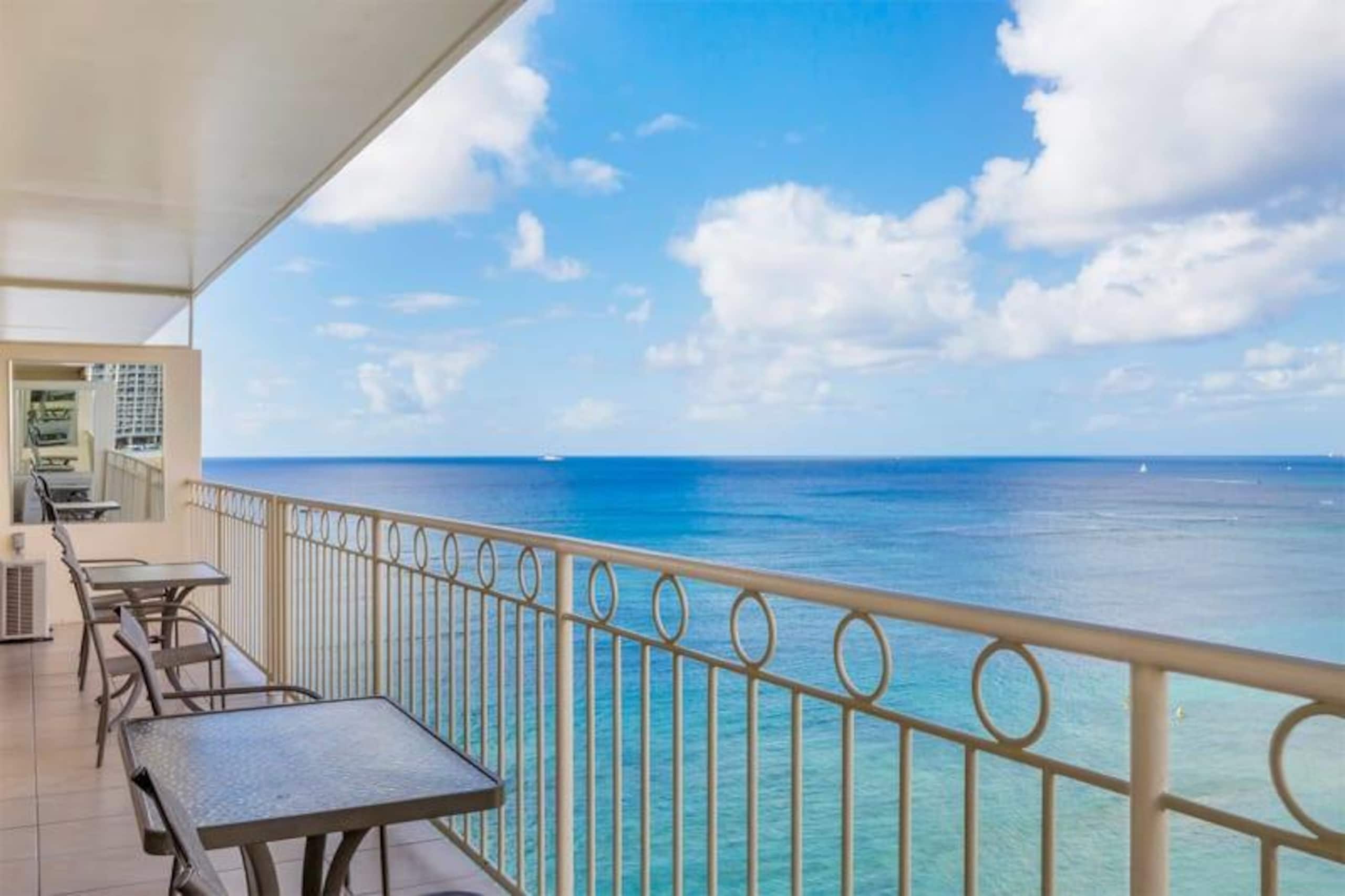 Condo in Honolulu · ★4.69 · 2 bedrooms · 3 beds · 2 private baths - Image 17