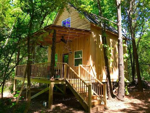Lakeview Cabin Escape:  Uncle Toad's Cottage