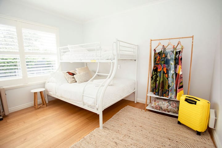 ABE756C7-FAEF-4571-82B3-DC2635394FB7