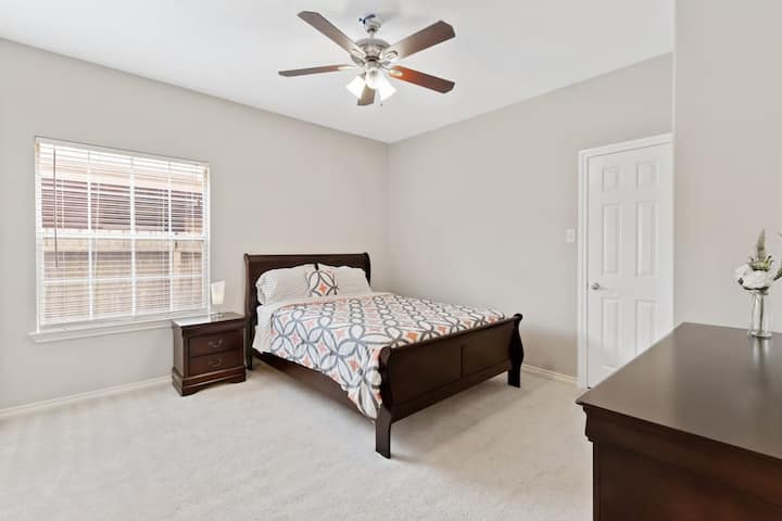 Segundo dormitorio con cama tamaño queen
