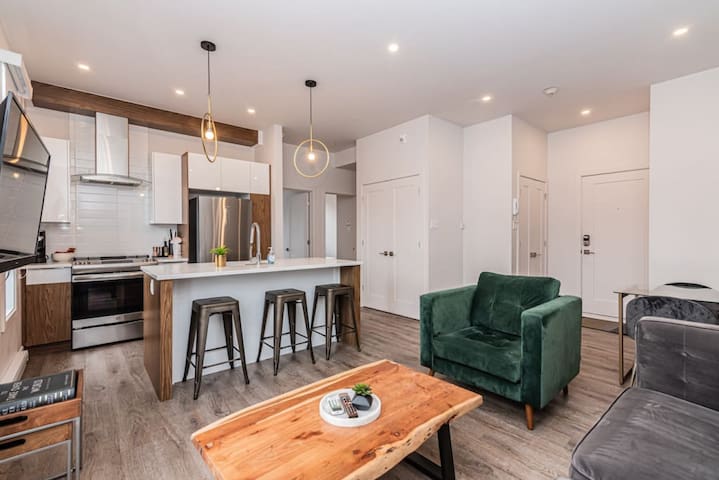 2 Bedroom Luxury in the Mile End by Denstays