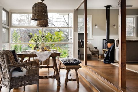 Green Gully House - a scenic country retreat