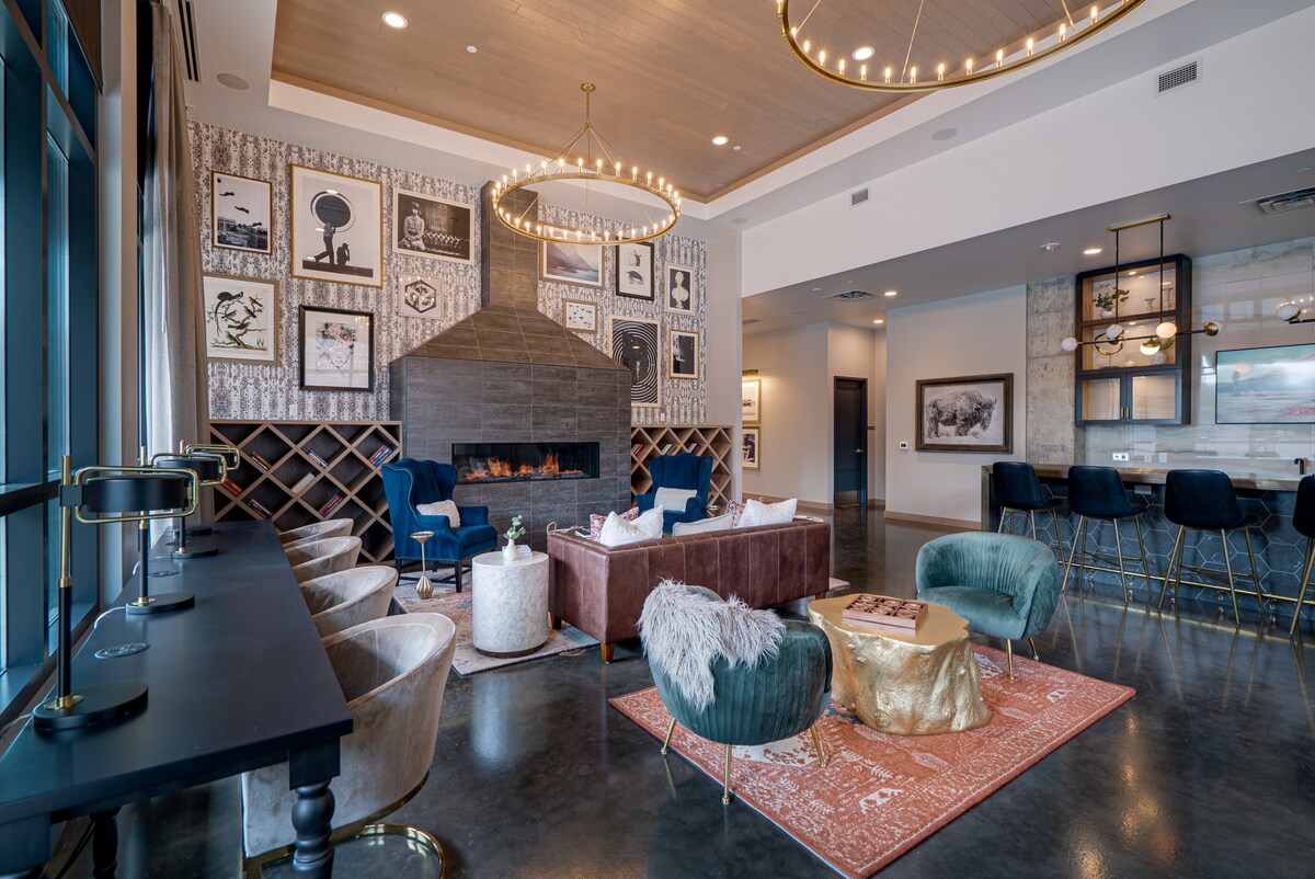 เซเบิลมีพื้นที่ต้อนรับที่อบอุ่นสำหรับผู้เข้าพักทุกคน เพลิดเพลินกับเลานจ์สำหรับสมาชิก!