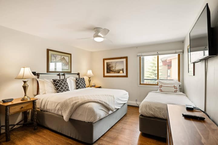 The master suite offers a flat screen TV, an additional twin bed and an en-suite bath.