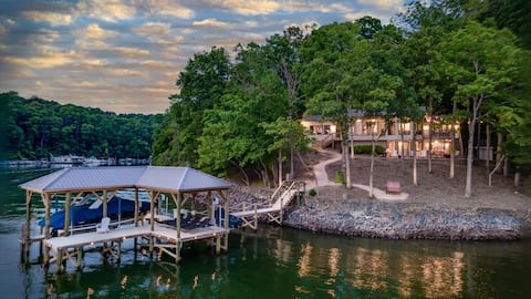 Top Airbnb: Luxury Secluded Lake Home King Beach Views Dock in Steele Creek