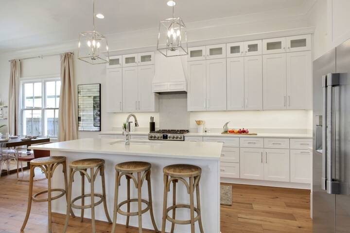 Relaxing Home | Heated Pool & Spa gallery image 4