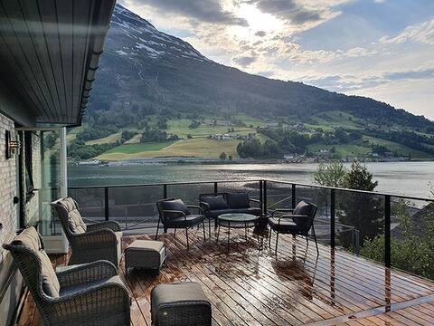 Panoramic apartment in Olden with fjord view (4-bedroom)