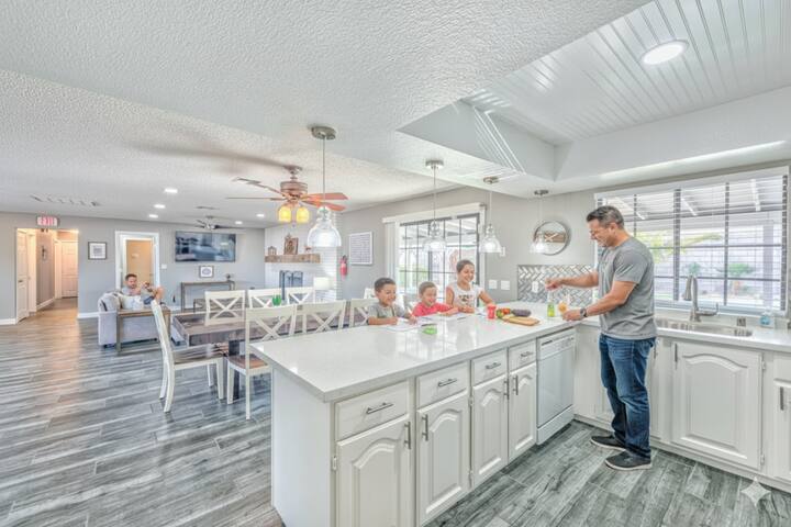 777Rentals – 7BR/5BA – Serenity 1 Estate gallery image 5