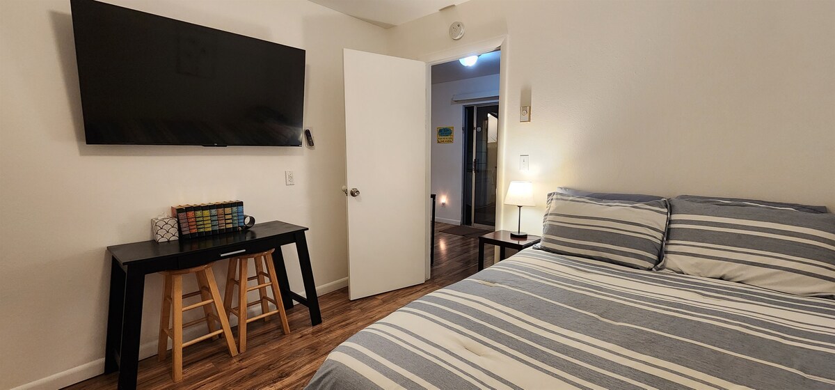 卧室# 3全尺寸，配备45英尺智能电视