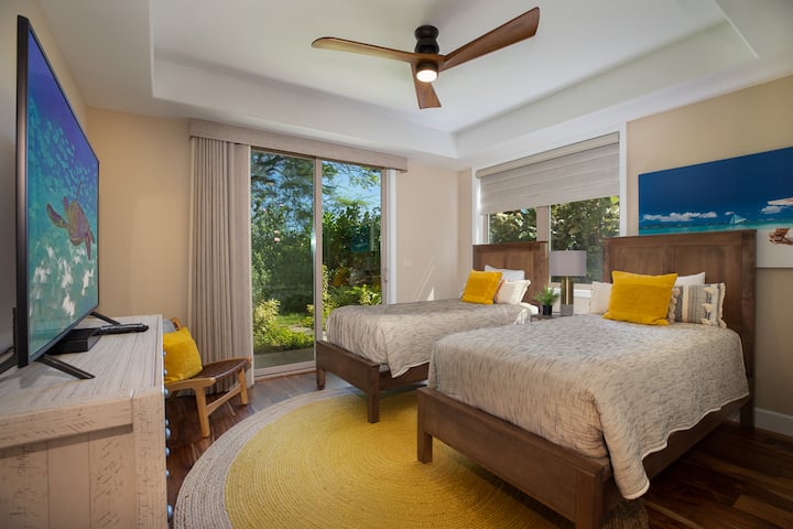 ห้องนอนที่ 3 ชั้นล่างมีเตียงแฝดขนาด XL 2 เตียง เหมาะสำหรับกลุ่มใหญ่หรือครอบครัว