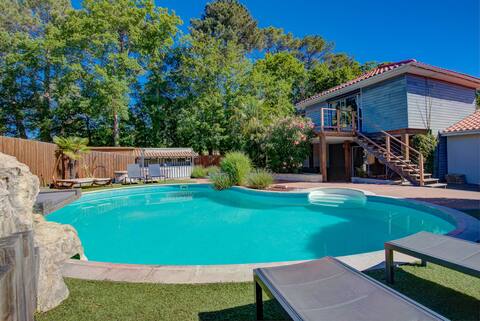 Villa des Albizzias- Swimming pool, jacuzzi & sauna