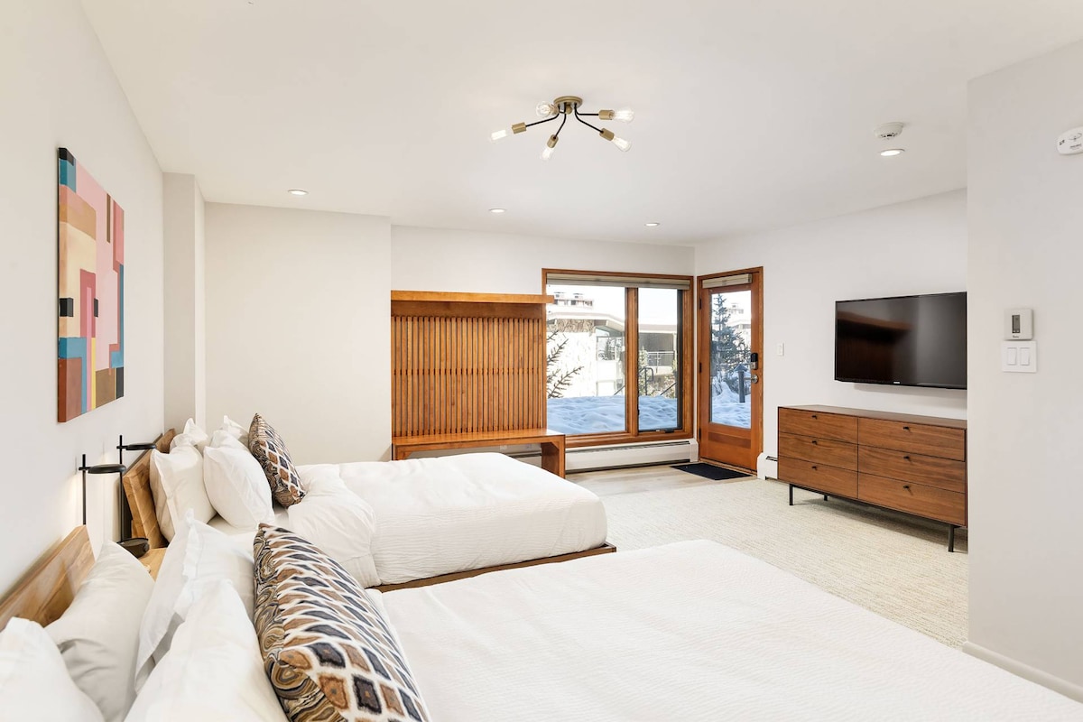 The very spacious second bedroom has 2 queen beds, a flat screen TV, en-suite bath and private entrance to the ski access trail.
