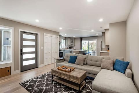 Newly rebuilt ultra clean designer home