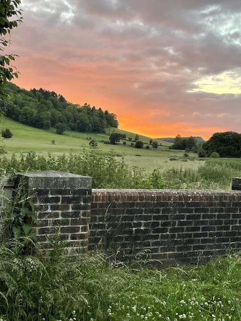 Gorgeous Cottage in Skirmett with Parking