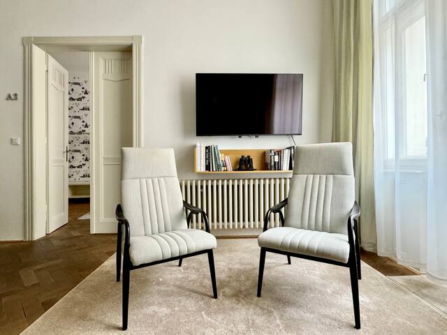 Spacious apartment with 3 bedrooms in Old Town! gallery image 3