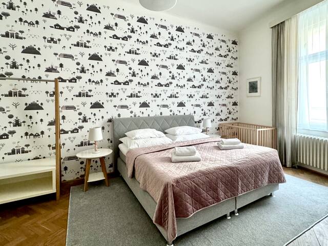 Spacious apartment with 3 bedrooms in Old Town! gallery image 5