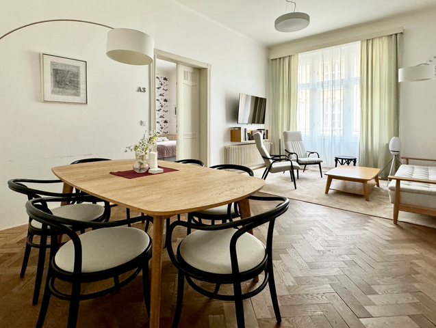 Spacious apartment with 3 bedrooms in Old Town! gallery image 4