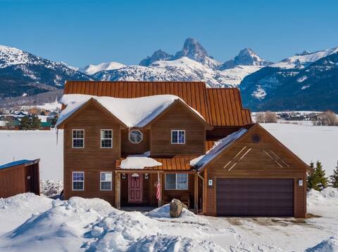 Large Family home with full Teton views + hot tub