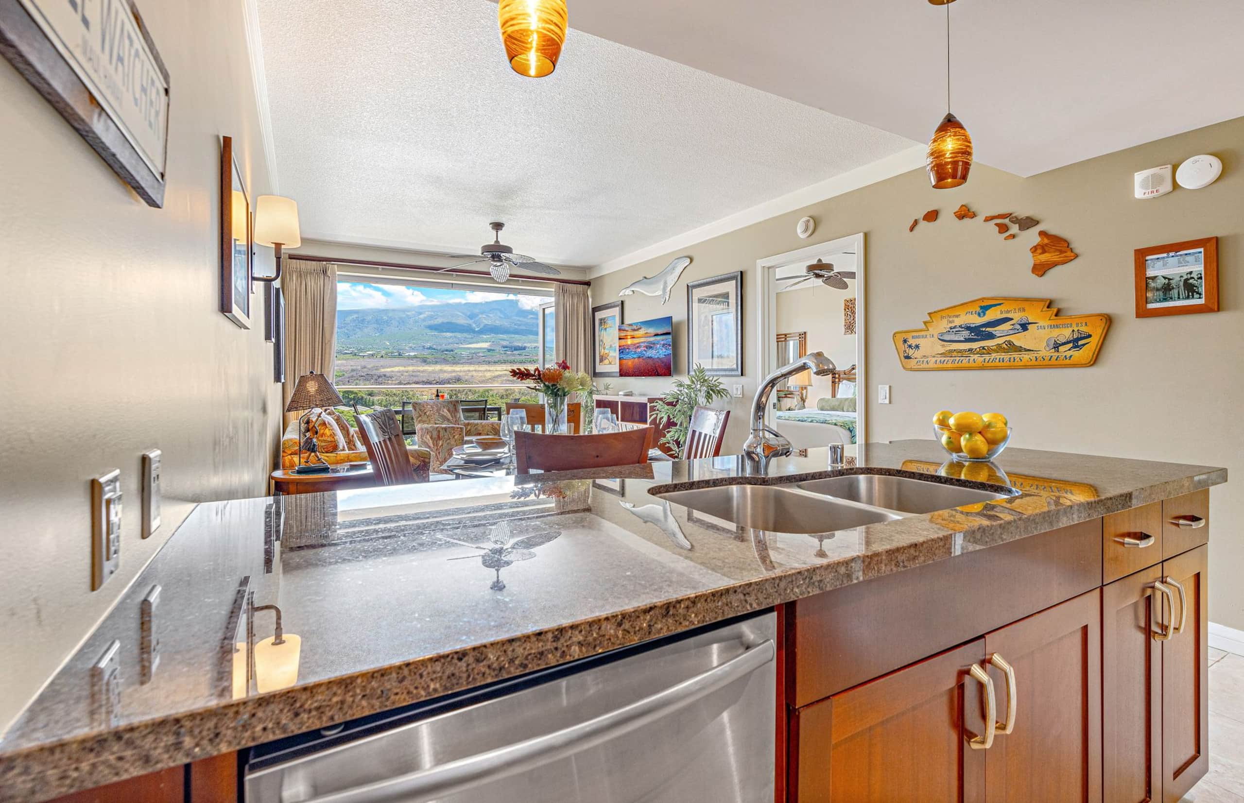 Condo in Lahaina · ★4.86 · 1 bedroom · 2 beds · 1 bath - Image 3
