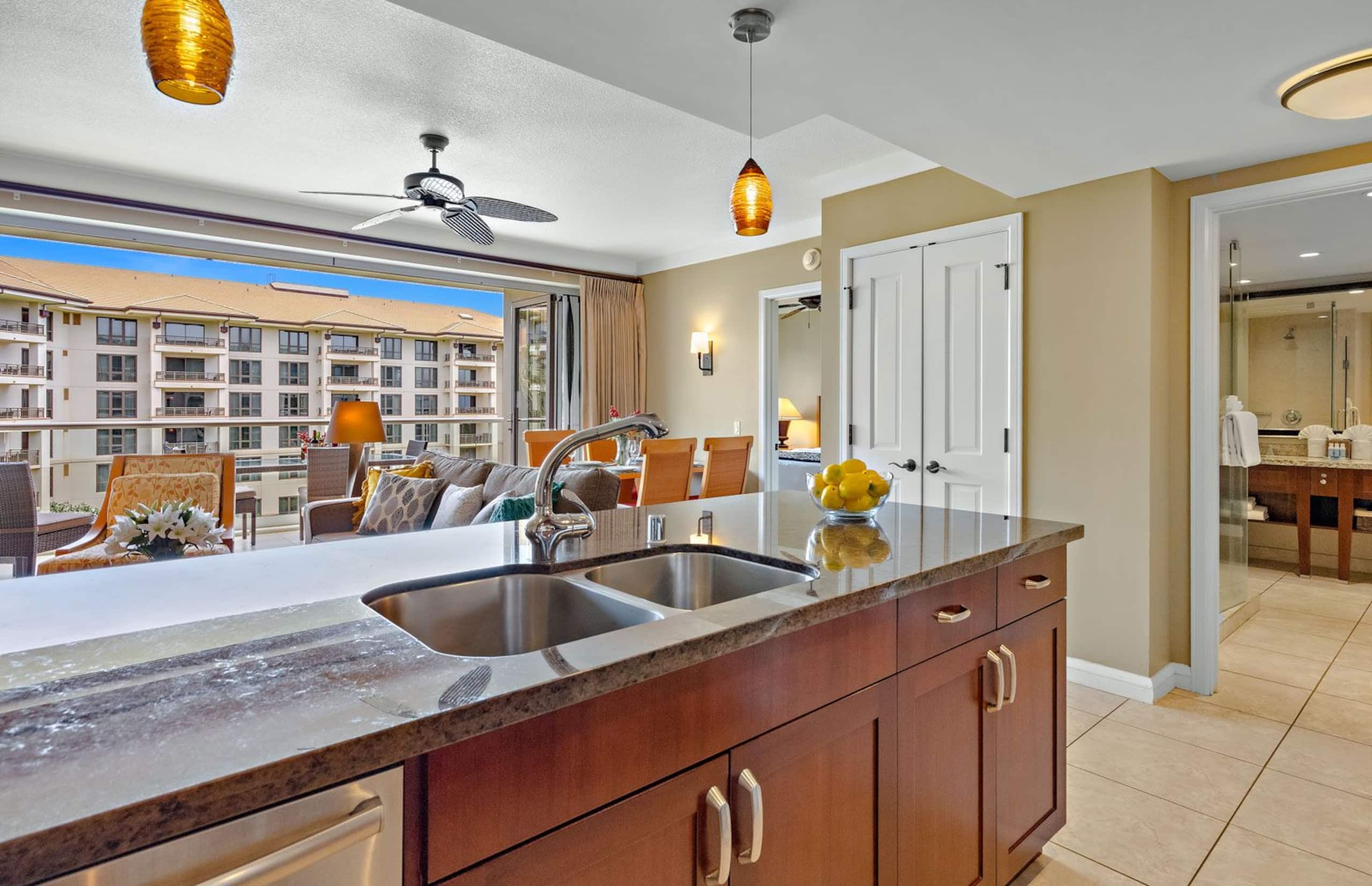 Condo in Lahaina · ★4.88 · 1 bedroom · 2 beds · 1 bath - Image 7