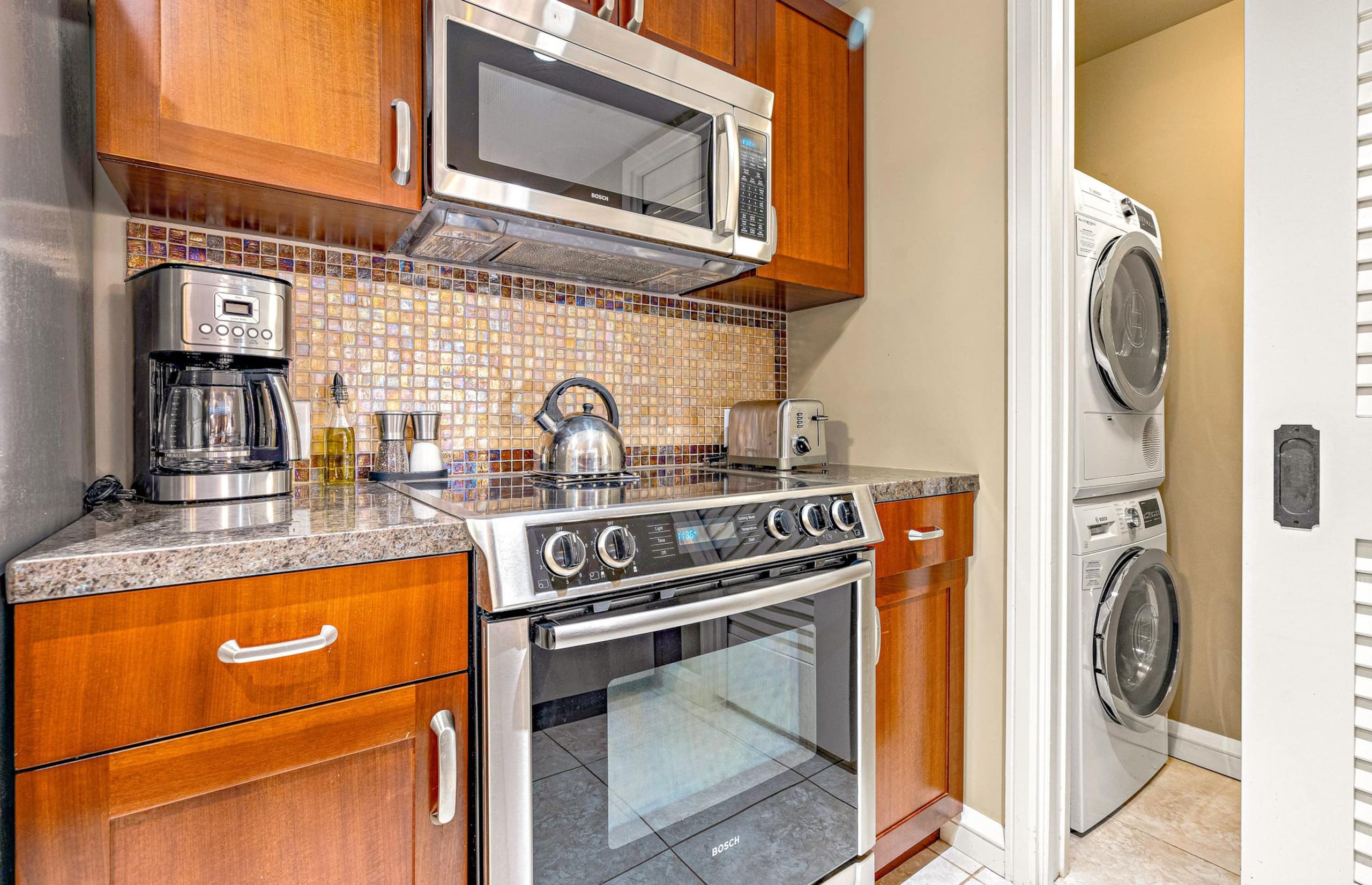 Condo in Lahaina · ★4.88 · 1 bedroom · 2 beds · 1 bath - Image 17