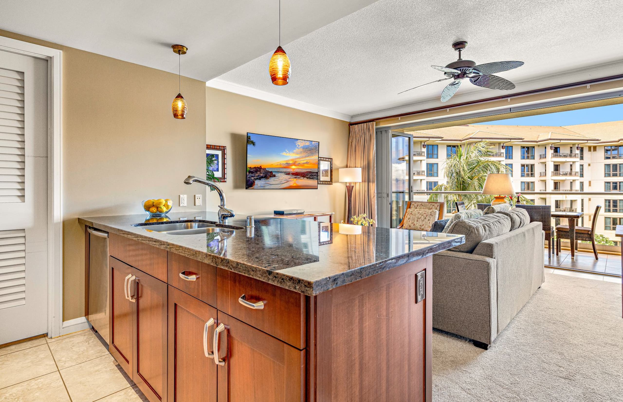 Condo in Lahaina · ★4.88 · 1 bedroom · 2 beds · 1 bath - Image 3