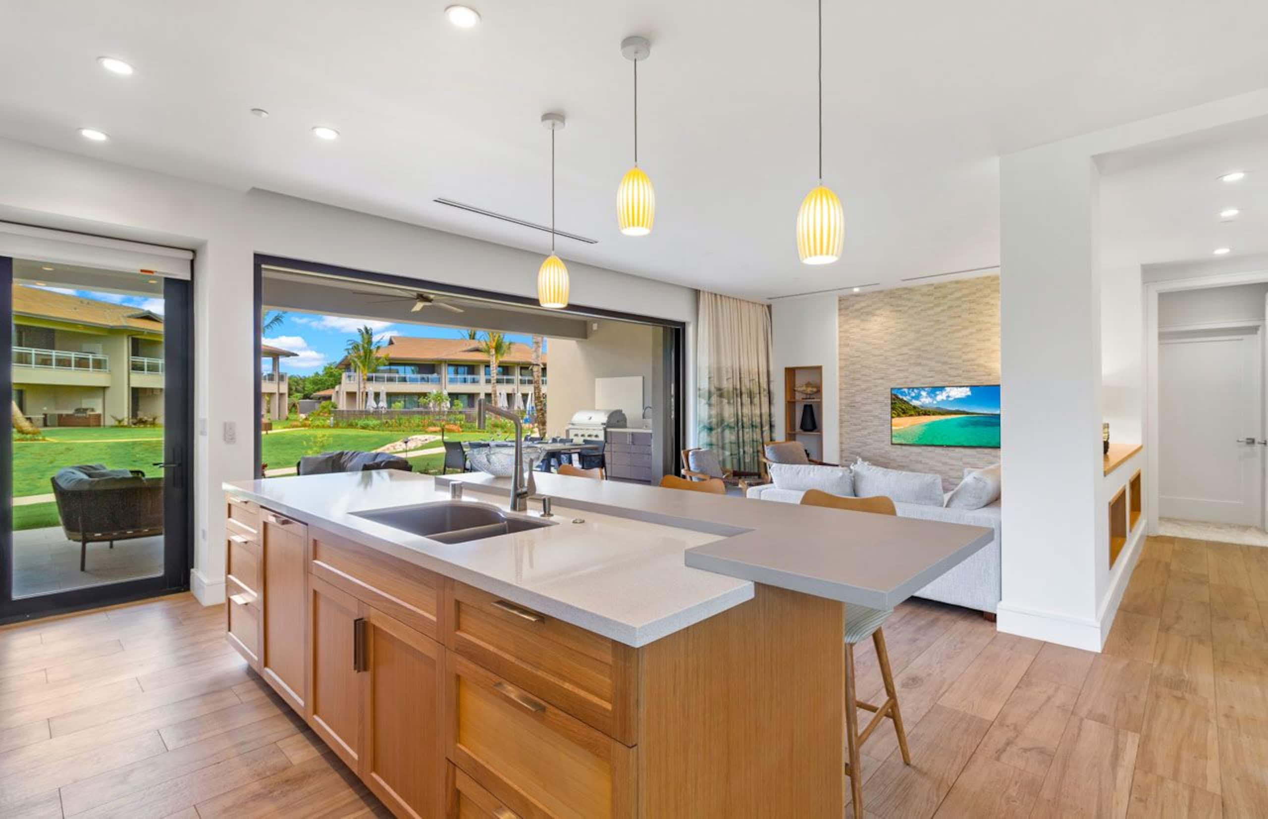 Condo in Lahaina · ★5.0 · 3 bedrooms · 4 beds · 3 baths - Image 2