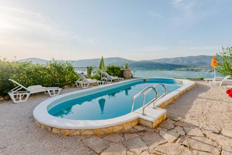 Apartment Sea Star - Three-Bedroom Apartment with Pool and Sea View