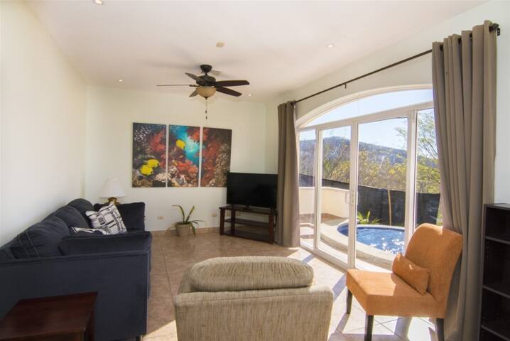 Casa de Gigi • 3BR Walk to Beach Home•Pet Friendly