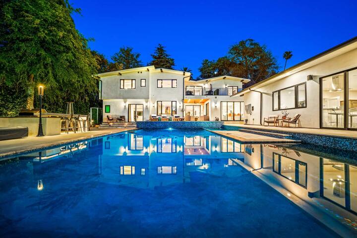 The Beverly Hills Estate & Tennis Court gallery image 2