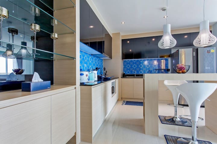 HouseStay Furnished Monthly Apartment Rental Company managed Airbnb listing 1