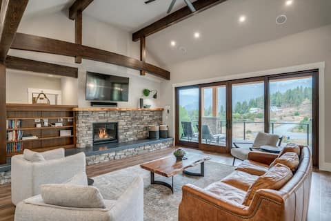 Lookout Lodge - Family Friendly w/ Hot Tub +4100sf