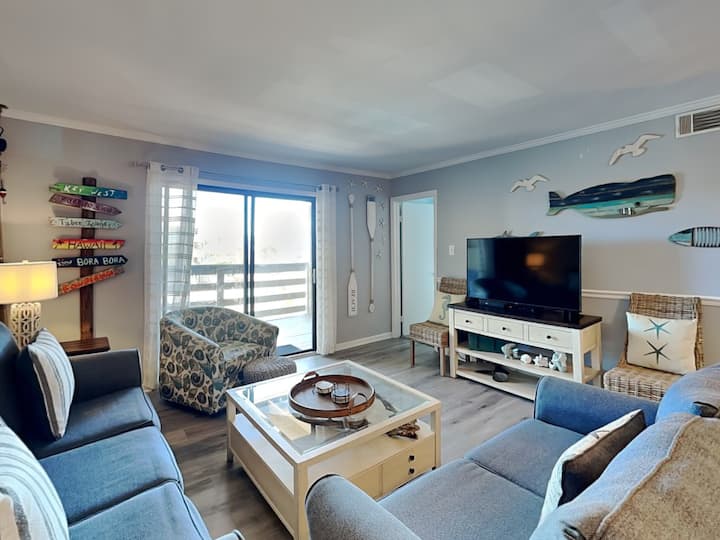 Lighthouse Point 5b | Pool Views + Beach Access - Georgia