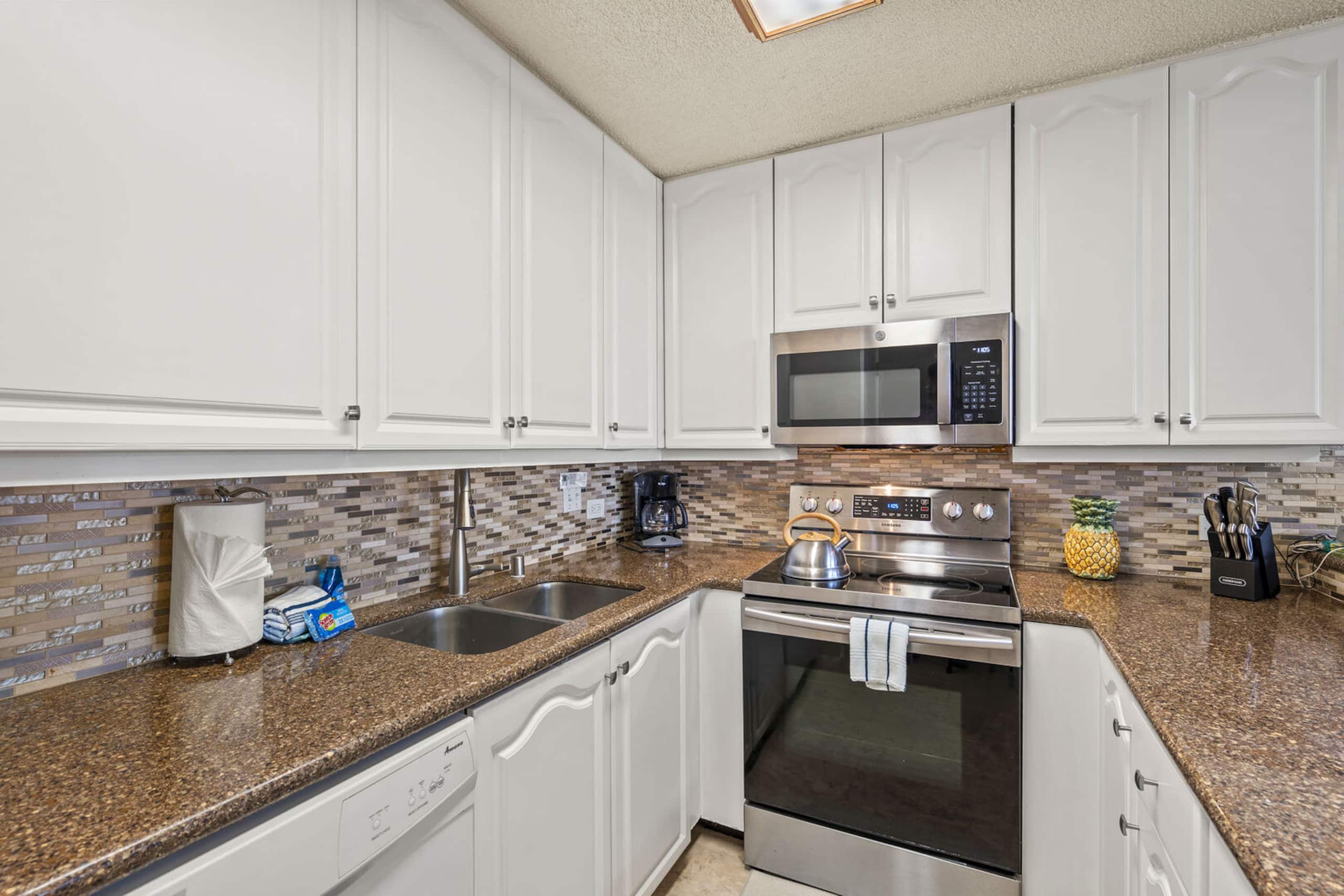 Condo in Kihei · ★5.0 · 2 bedrooms · 3 beds · 2 private baths - Image 11