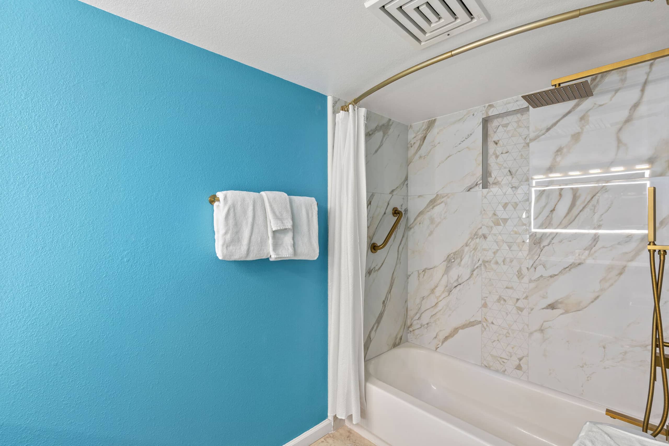 Condo in Kihei · ★5.0 · 2 bedrooms · 3 beds · 2 private baths - Image 32